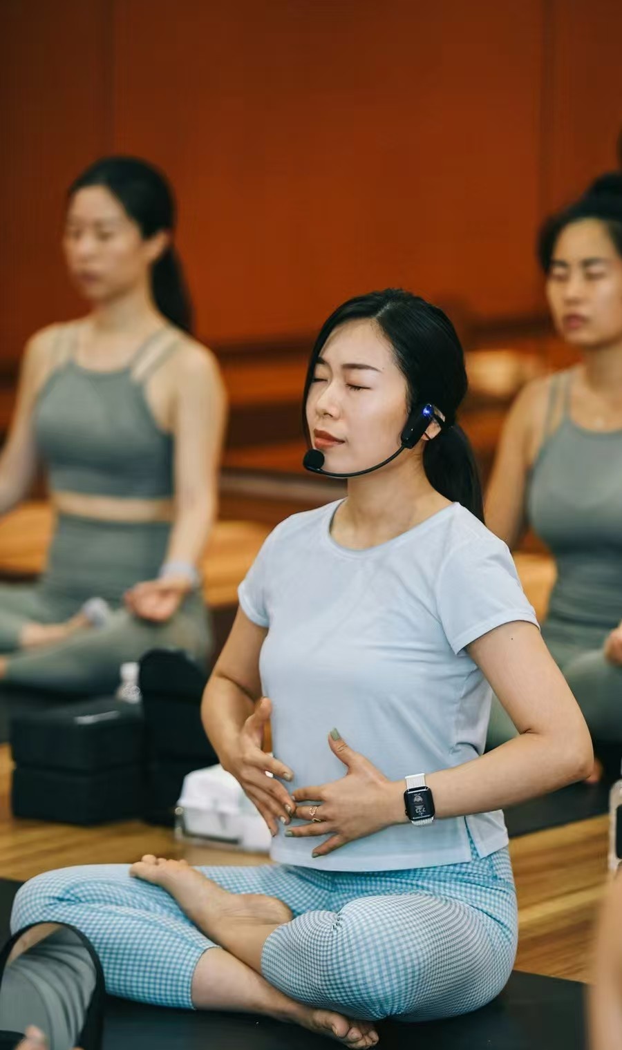 Momo Zhou teaching yoga